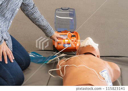 First aid training course: First aid: AED electric shock 115823141