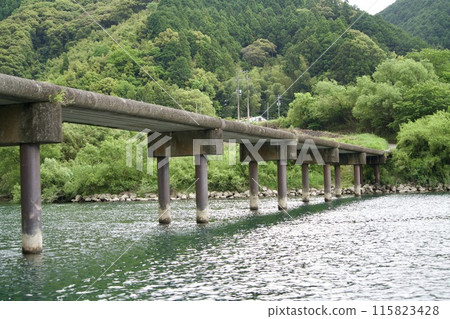 從下面看三里水下橋 115823428