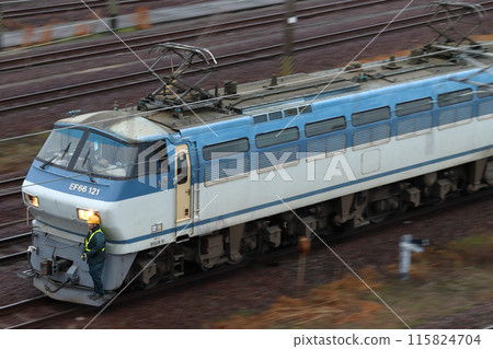 EF66-100 arriving at Okayama Freight Terminal and switching within the premises EF66-100 arriving at Okayama Freight Terminal and switching within the premises 115824704