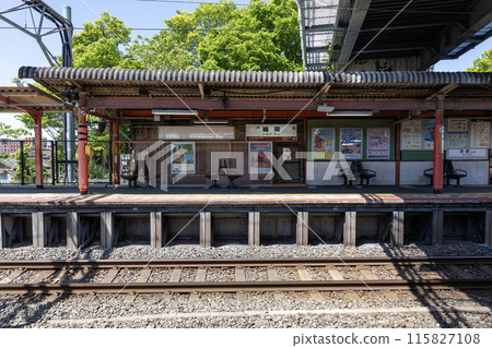 Kyoto/JR Inari Station platform (photographed on May 3, 2024) Kyoto/JR Inari Station platform (photographed on May 3, 2024) 115827108