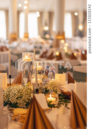 Elegant wedding reception table setting Elegant wedding reception table setting 115828142