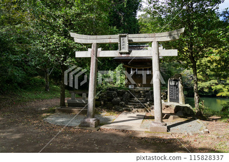Shizuoka Prefecture, Ito City, Ippeki Lake (large pond), Ippeki Lake Shrine 115828337