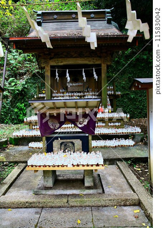 Sasuke Inari Shrine, the Inari shrine in Kamakura founded by Minamoto no Yoritomo Sasuke Inari Shrine, the Inari shrine in Kamakura founded by Minamoto no Yoritomo 115830042