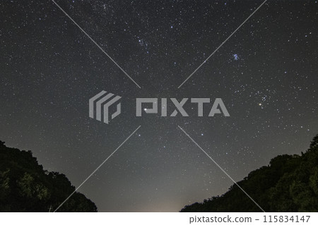 Autumn starry scenery with Taurus rising 115834147