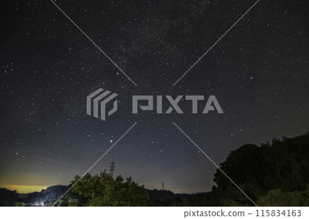 秋季星空：沉沒的天鵝座和銀河 115834163