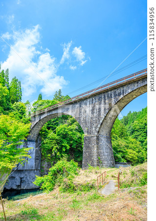 Todoroki Bridge in early summer, Bungo-Ono City, Oita Prefecture 115834956