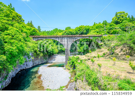 Todoroki Bridge in early summer, Bungo-Ono City, Oita Prefecture 115834959