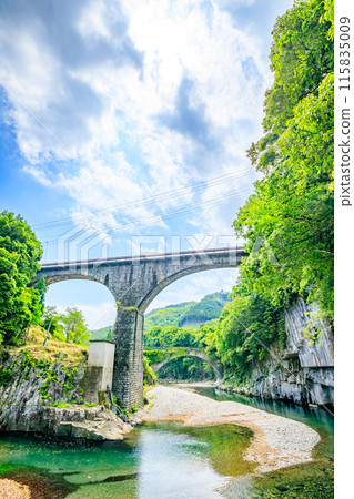 Todoroki Bridge and Deai Bridge in early summer, Bungo-Ono City, Oita Prefecture 115835009