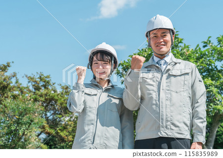 建築業、建築業、園藝業穿著工作服的工人、推銷員、商人、女商人（膽量姿勢） 115835989