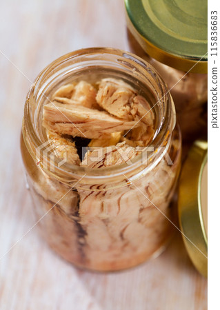 Tin can with tuna fillet in oil 115836683
