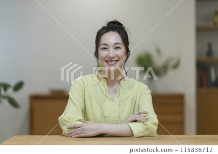 A woman in her mid-30s smiling at the camera 115836712