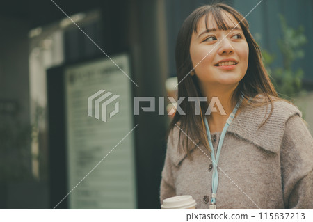 20多歲的辦公室女士午休時間外出 115837213