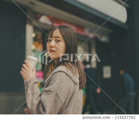 20多歲的辦公室女士午休時間外出 115837761