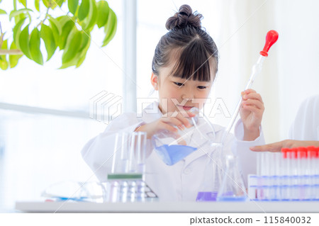 Elementary school girl studying science 115840032