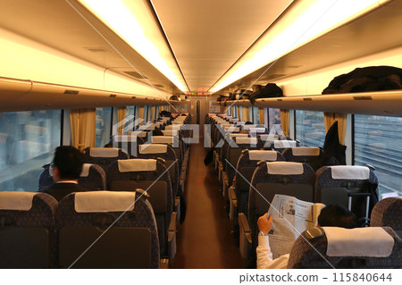 北陸本線特快雷鳥號 開往金澤（683系列車） 115840644