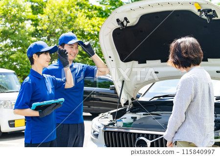 Workers rushing to repair a broken down car Workers rushing to repair a broken down car 115840997
