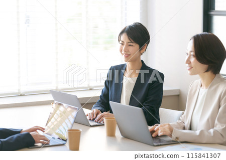 business people having a meeting business people having a meeting 115841307