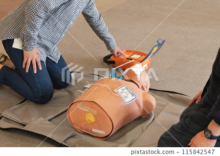 First aid training course: First aid: AED electric shock 115842547