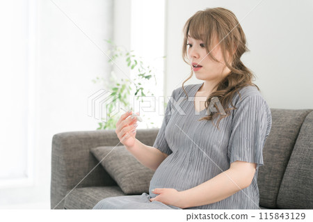 Pregnant Japanese woman surprised to see a thermometer (shock) 115843129