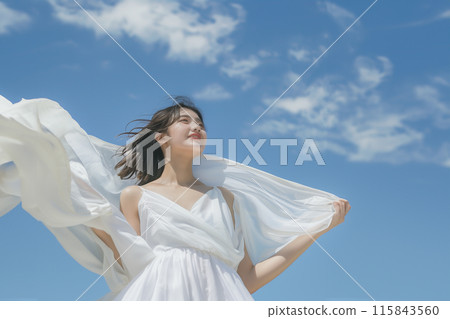 AI 生成的穿著白布的年輕女子的圖像 115843560