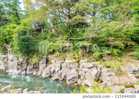 Genbikei's specialty "Flying Dumplings" or Cuckoo Dumplings: A basket flies down a rope from the opposite bank Genbikei's specialty "Flying Dumplings" or Cuckoo Dumplings: A basket flies down a rope from the opposite bank 115844000