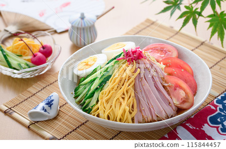 夏季經典菜餚“hiyashi chuka” 夏季經典菜餚“hiyashi chuka” 115844457