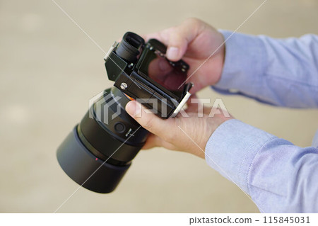拿相機的手 115845031