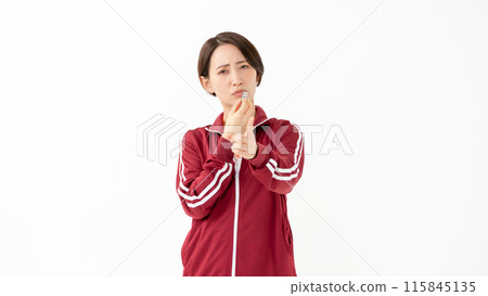 穿著球衣吹口哨的女人 115845135
