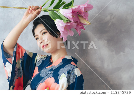 Portrait of a woman wearing a yukata 115845729