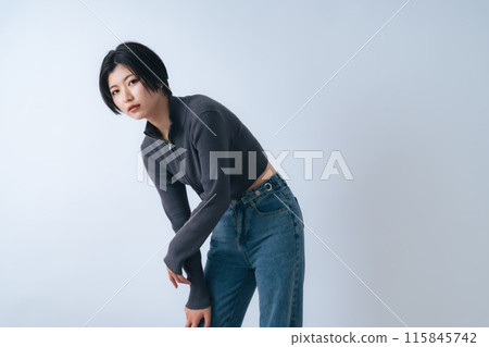 Women's fashion portrait Women's fashion portrait 115845742