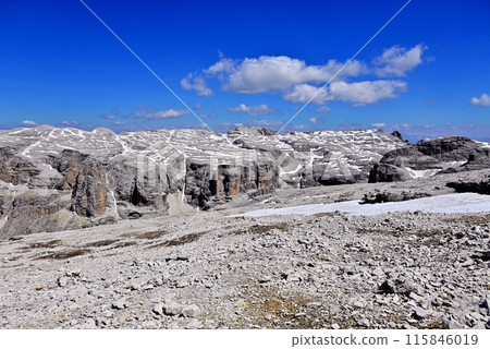 位於 Sella 地塊的 Sasso Pordoi 觀景台 115846019