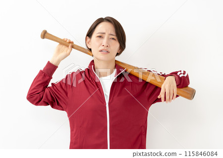 穿著球衣和蝙蝠的女人 115846084