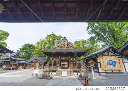 從正門看京都禦所西宮神社參拜殿 從正門看京都禦所西宮神社參拜殿 115846517