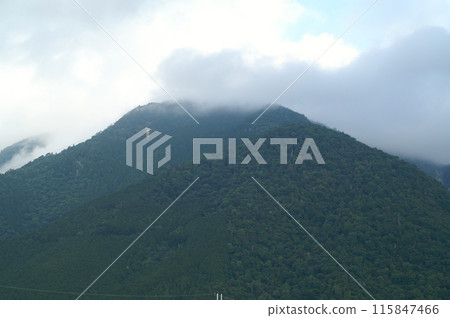 一座雲在山上 一座雲在山上 115847466