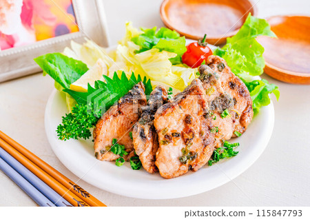 Marinated bonito tatsuta and deep-fried 115847793