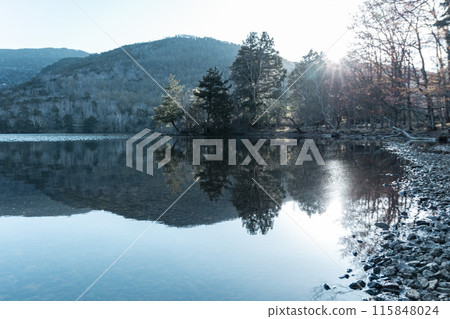Watching the sunrise from Lake Yunoko 115848024