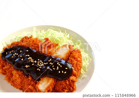白色背景的味噌炸肉排(炸豬排) 白色背景的味噌炸肉排(炸豬排) 115848966