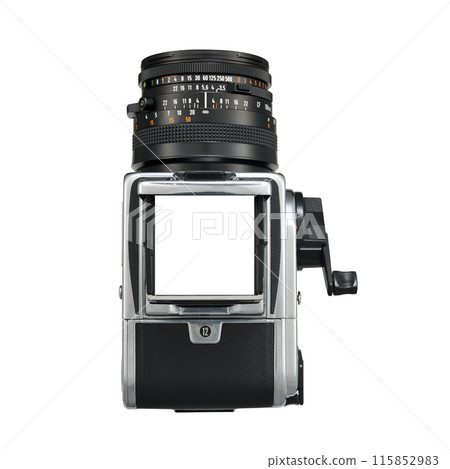 從上方透過舊中片幅底片相機的取景器觀看的影像。 115852983