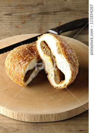 Cut curry bread 115854267