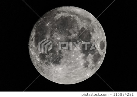 月亮漂浮的夜空 115854281