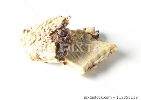 白色背景下裂開的薄皮鯛魚燒照片 115855119