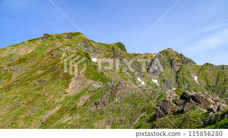 初夏,登山者攀登谷川岳西九郎山脊和岩石山脊 初夏,登山者攀登谷川岳西九郎山脊和岩石山脊 115856280