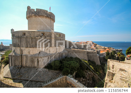 The famous strong city wall of Dubrovnik 115856744
