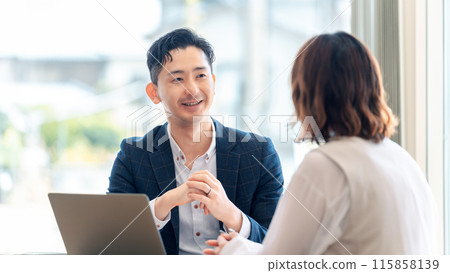 Male and female businessmen having a meeting 115858139