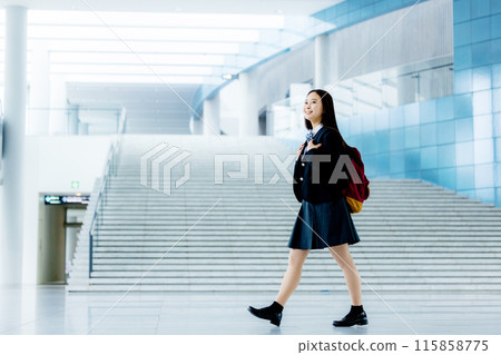 制服學校的高中女生 115858775