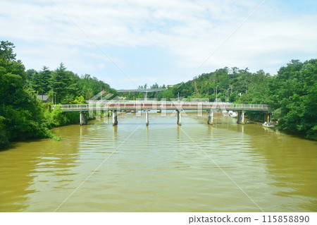 從JR東日本越後線越後赤塚站到新潟站的車窗看到的景色（2022年夏季） 115858890
