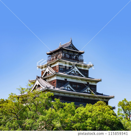 廣島城是森輝元在太田川河口三角洲地區建造的一座平坦的城堡【廣島市風景】 廣島城是森輝元在太田川河口三角洲地區建造的一座平坦的城堡【廣島市風景】 115859341