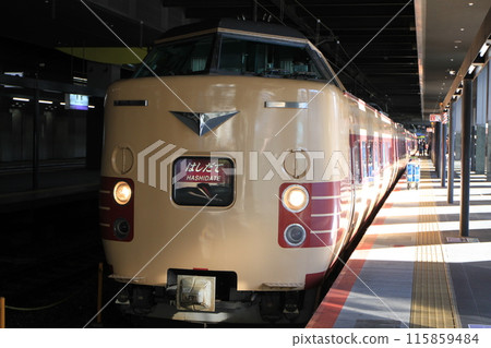 京都站停靠的特急列車“橋立（183系）” 115859484