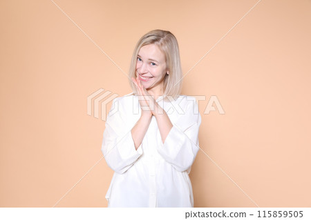 一個女人在想一想 一個女人在想一想 115859505