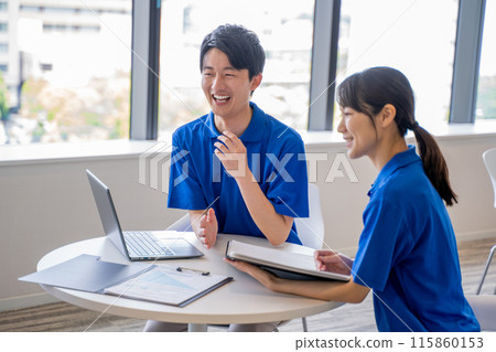 Meeting between male and female caregivers 115860153